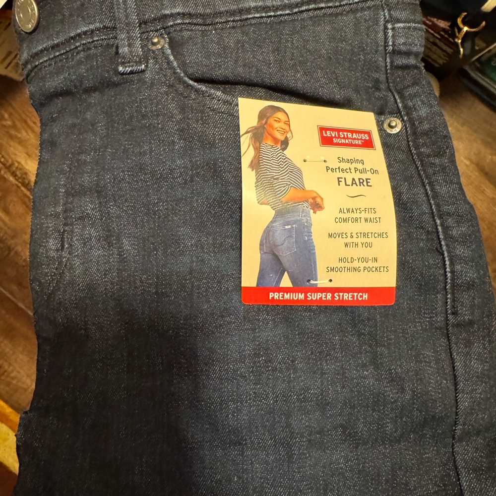 NWT Signature by Levi Strauss Shaping Perfect Pull-On Dark Blue Flare Jeans